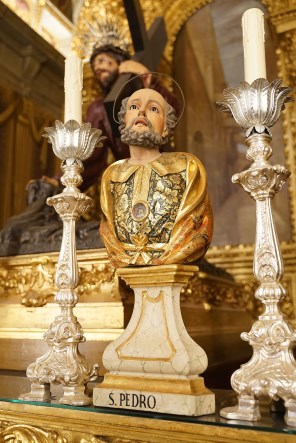 사도 성 베드로 흉상 성해함_photo by Joseolgon_in the Church of Santa Cruz in Braga_Portugal.jpg
